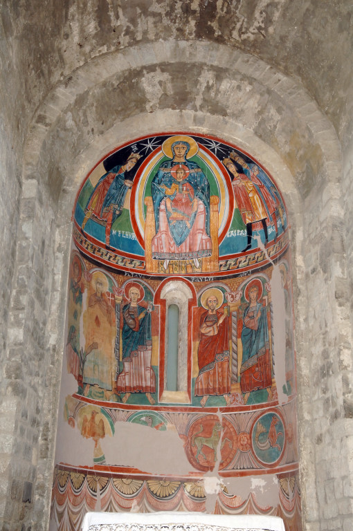 Pintures murals de l’interior de l’absis central de l’església de Santa Maria de Taüll.