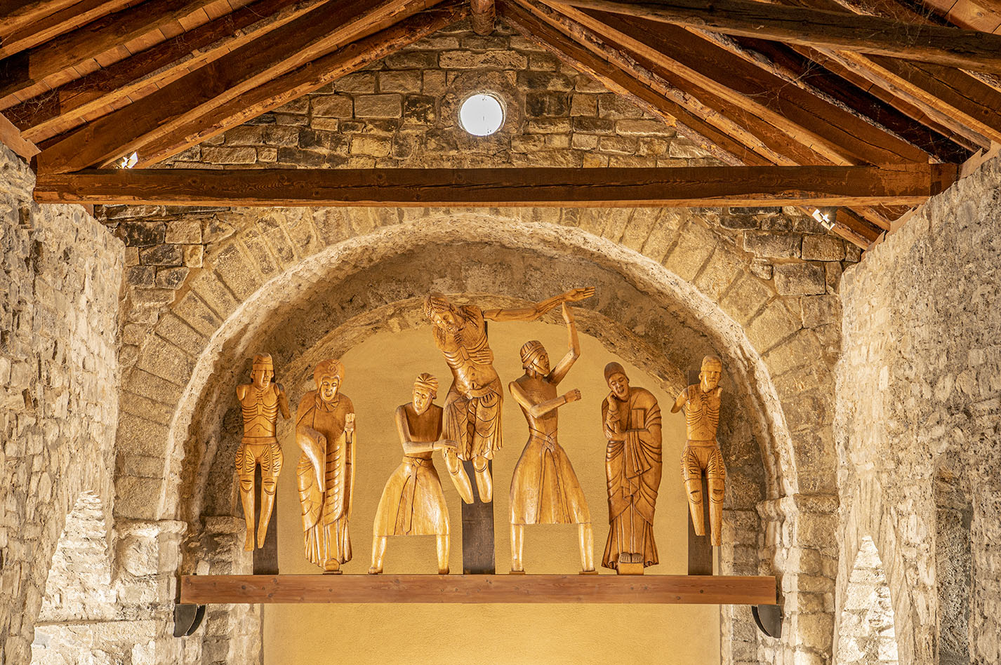 Grup escultòric del Davallament de la creu d’Erill, dins l’església de Santa Eulàlia d’Erill la Vall.